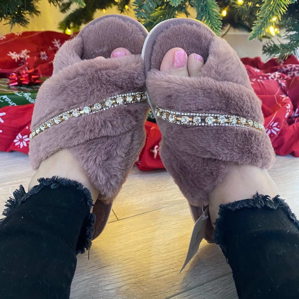 Rhinestone accent fur slippers